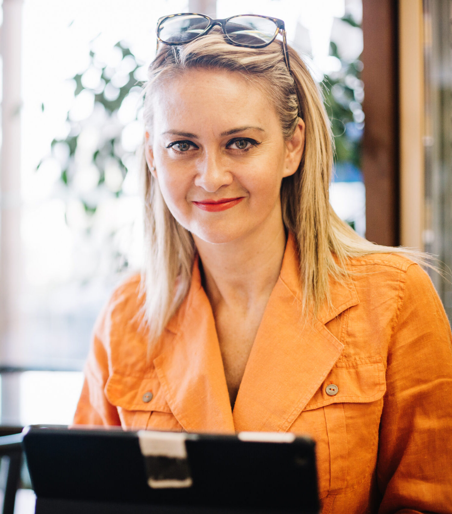 confident adult woman cafe with gadget scaled e1732537462569